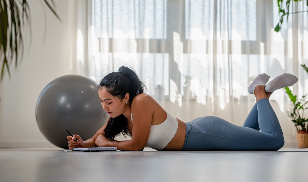 woman writing resolutions