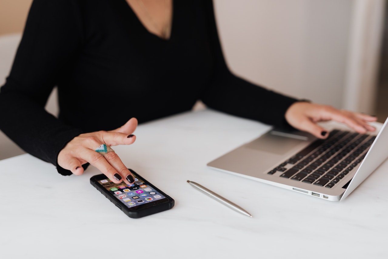 woman on laptop