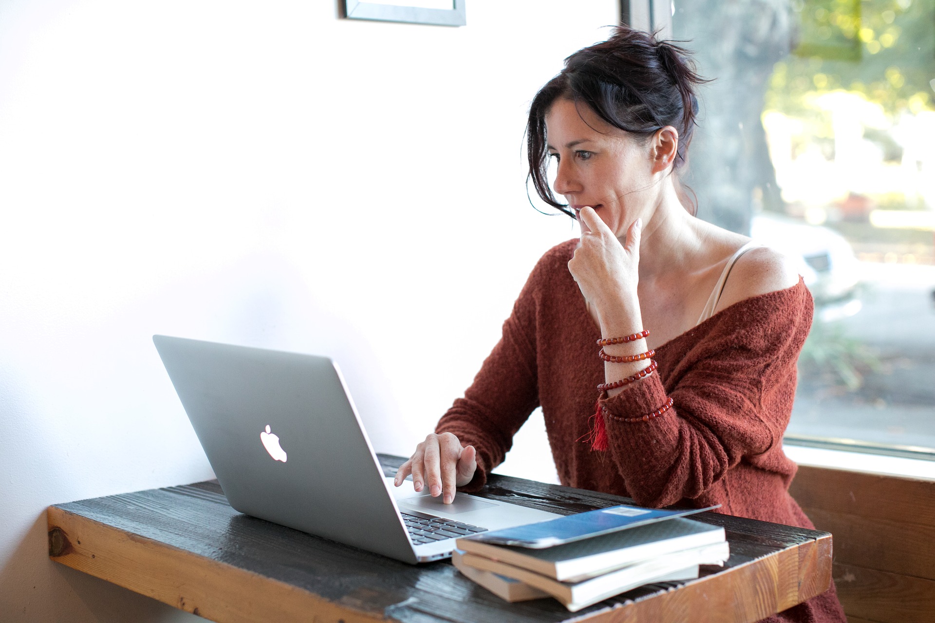 Woman writing on a laptop